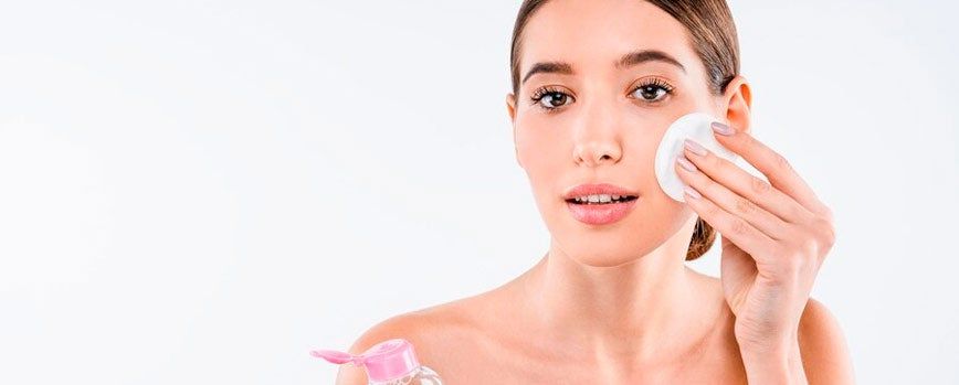 Diferencia entre agua micelar, gel limpiador y espuma: ¿Cuál elegir?